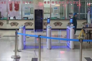 疫情防控的“閘門”一絲不能放松，人臉識別測溫閘機(jī)智防疫火